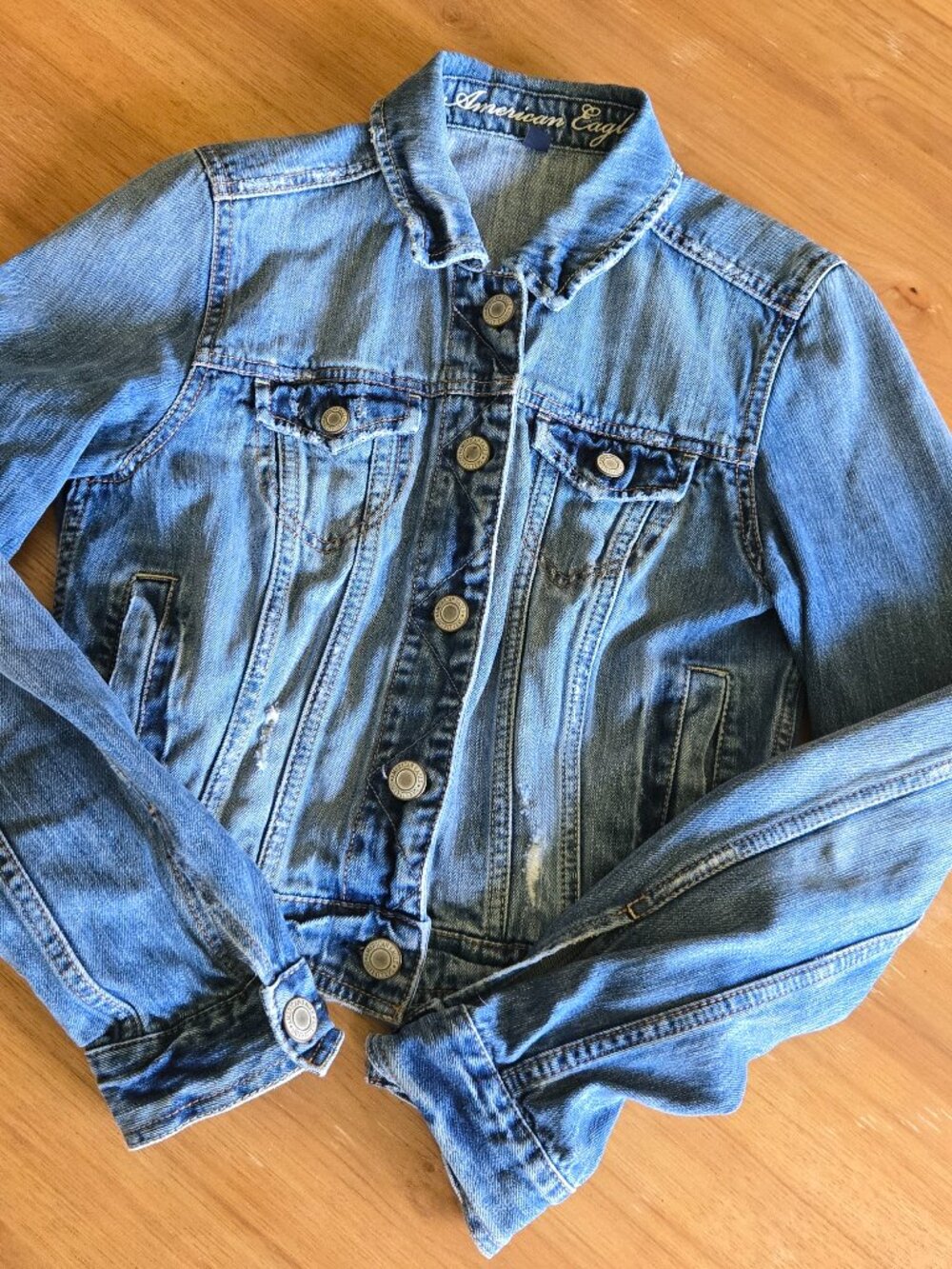 american eagle distressed cropped denim jacket | size m